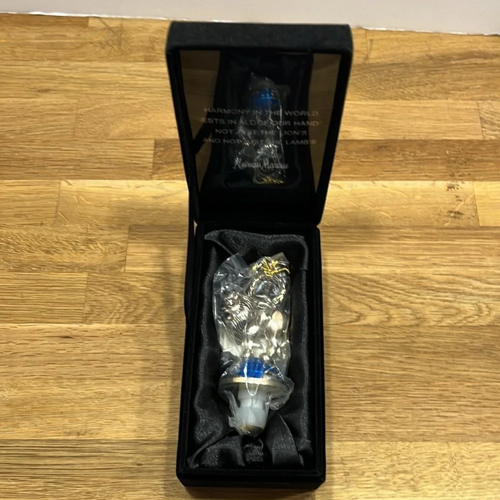 NEW Vintage Neiman Marcus Harmony on Earth Lion & Lamb Metallic Bottle Stopper
